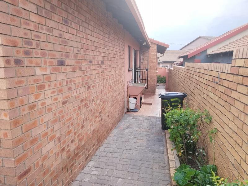 4 Bedroom Property for Sale in Klipfontein View Gauteng