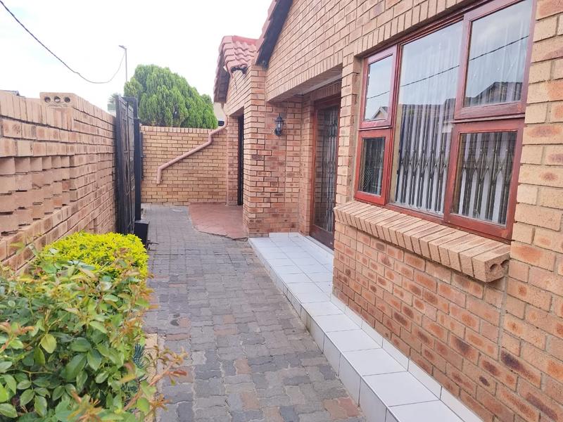 4 Bedroom Property for Sale in Klipfontein View Gauteng