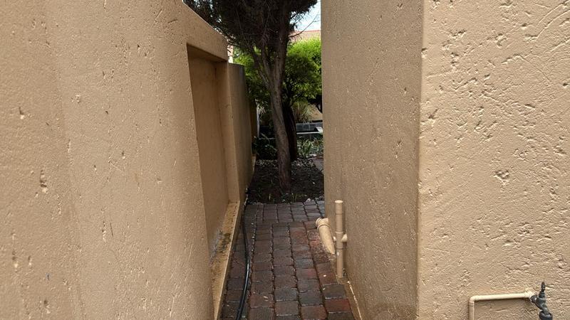 To Let 2 Bedroom Property for Rent in La Montagne Gauteng