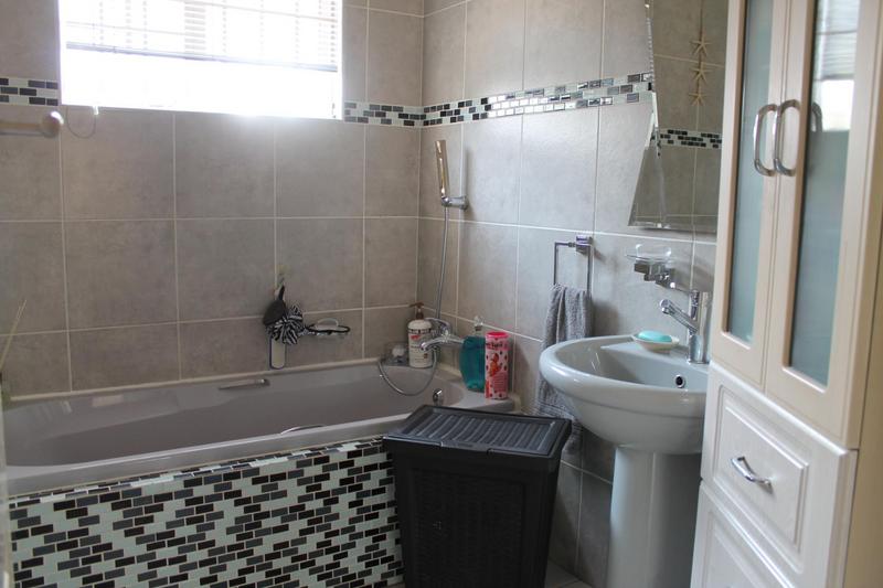 3 Bedroom Property for Sale in Hurlyvale Gauteng