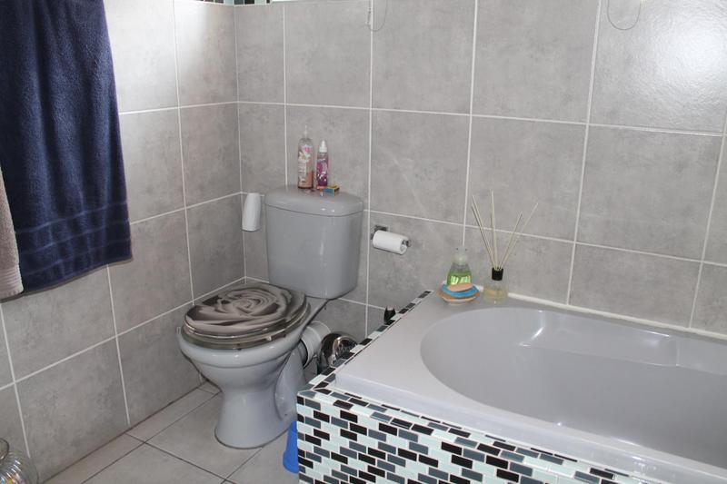 3 Bedroom Property for Sale in Hurlyvale Gauteng