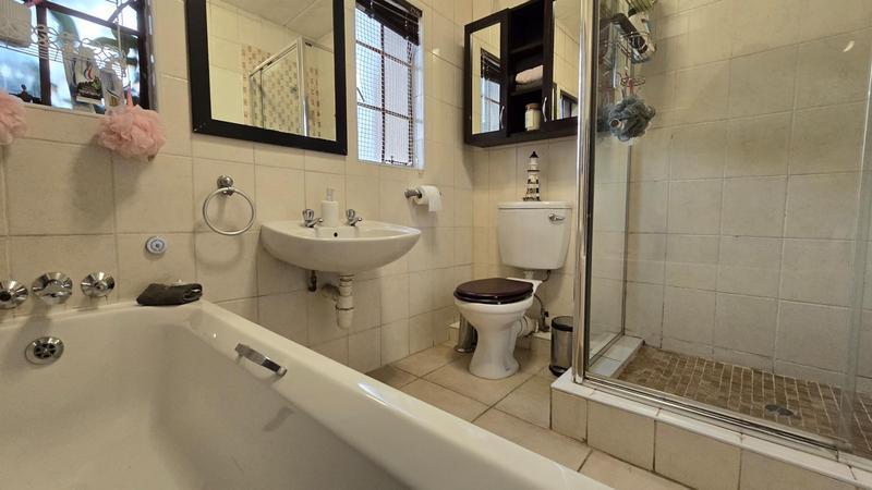 2 Bedroom Property for Sale in Greenstone Hill Gauteng