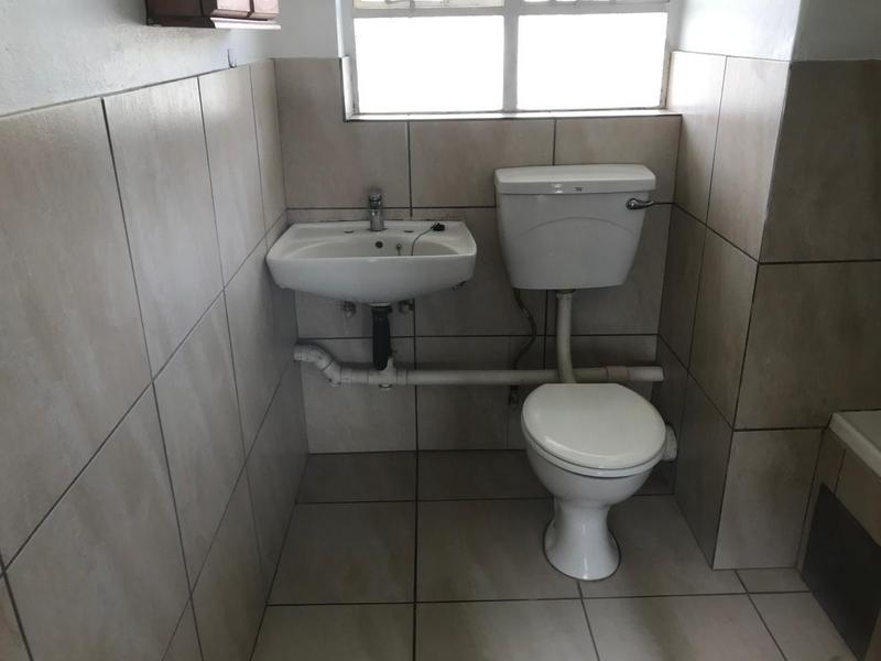 To Let 2 Bedroom Property for Rent in Melville Gauteng