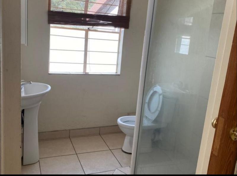 To Let 1 Bedroom Property for Rent in Bryanston Gauteng