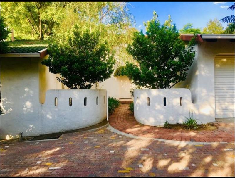 To Let 1 Bedroom Property for Rent in Bryanston Gauteng