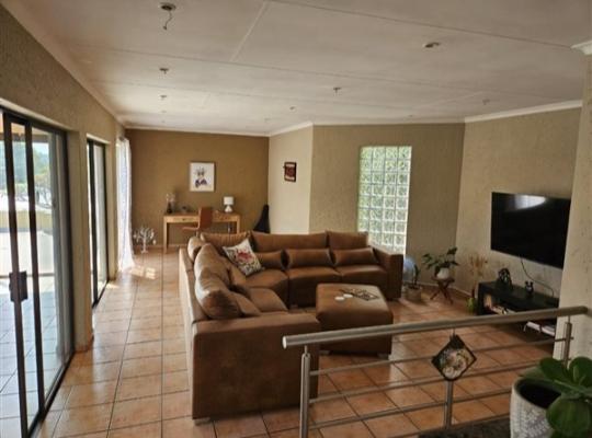 To Let 1 Bedroom Property for Rent in Magaliessig Gauteng