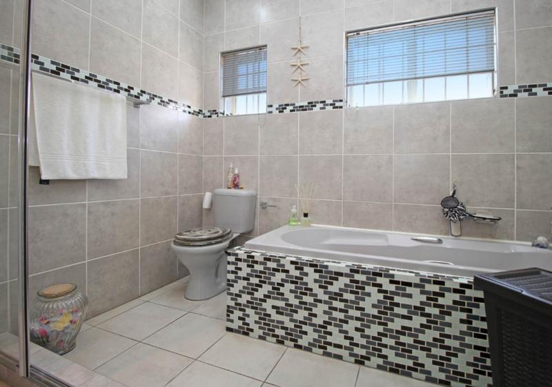 3 Bedroom Property for Sale in Hurlyvale Gauteng