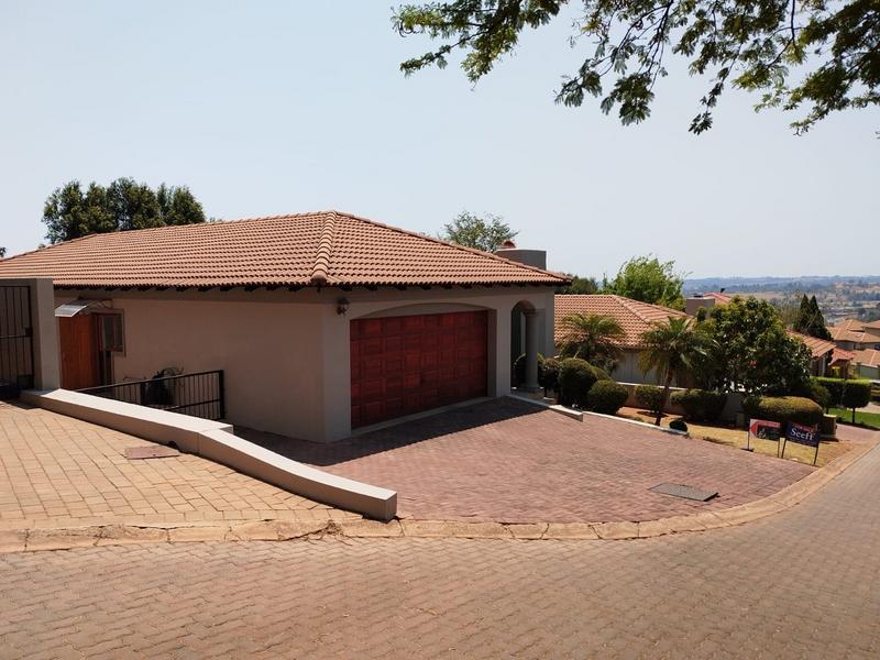 3 Bedroom Property for Sale in Featherbrooke Estate Gauteng