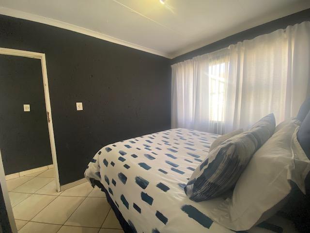 To Let 2 Bedroom Property for Rent in Vorna Valley Gauteng