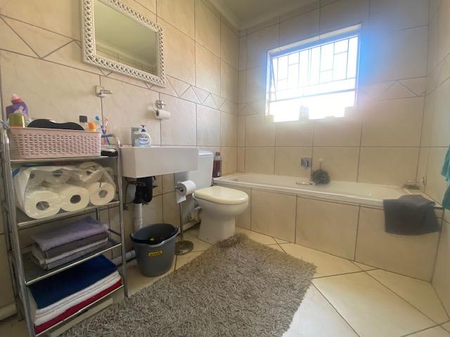 To Let 2 Bedroom Property for Rent in Vorna Valley Gauteng