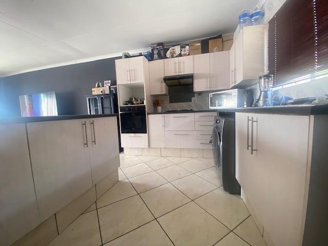 To Let 2 Bedroom Property for Rent in Vorna Valley Gauteng