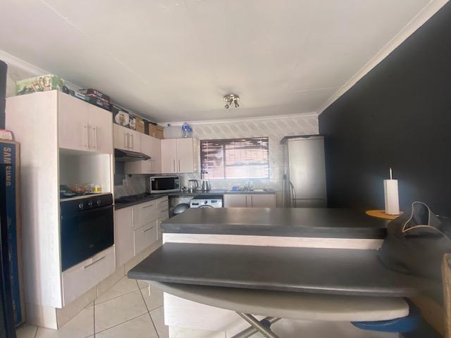 To Let 2 Bedroom Property for Rent in Vorna Valley Gauteng