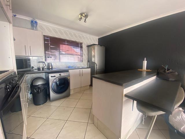 To Let 2 Bedroom Property for Rent in Vorna Valley Gauteng