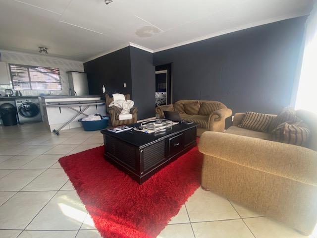 To Let 2 Bedroom Property for Rent in Vorna Valley Gauteng