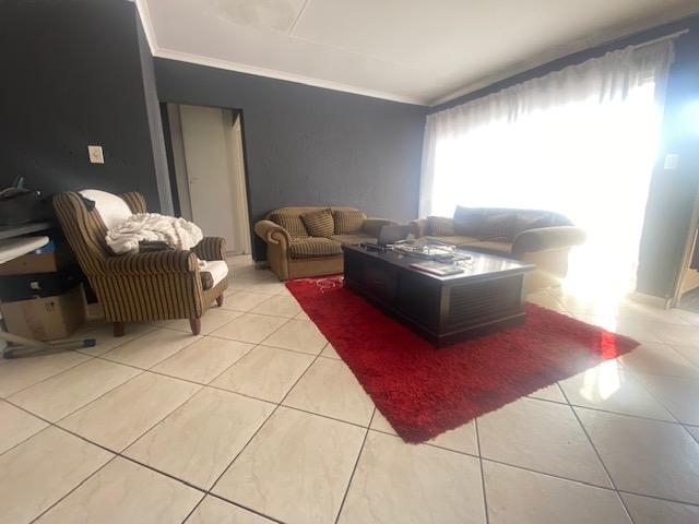 To Let 2 Bedroom Property for Rent in Vorna Valley Gauteng