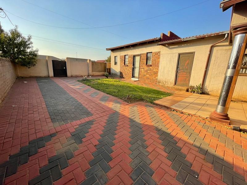 2 Bedroom Property for Sale in Beverley Hills Gauteng