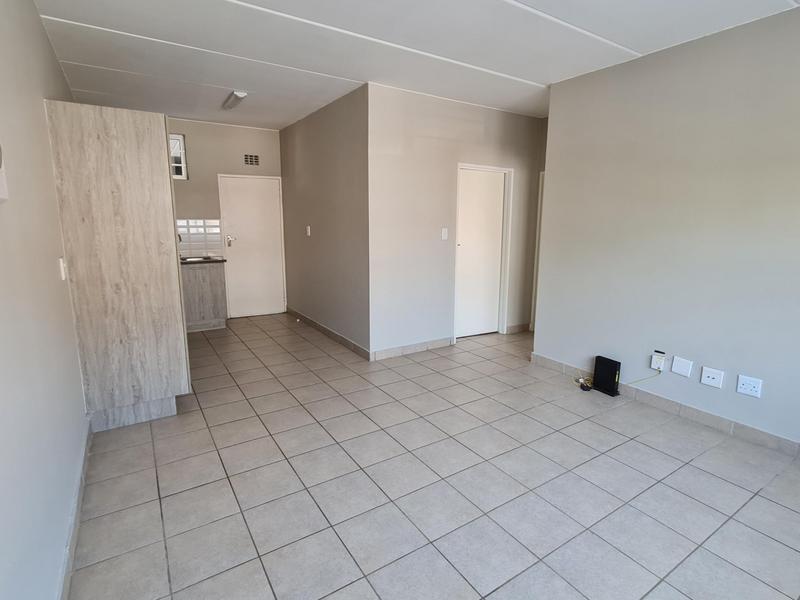 To Let 2 Bedroom Property for Rent in Die Hoewes Gauteng