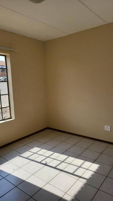 To Let 2 Bedroom Property for Rent in Rooihuiskraal North Gauteng