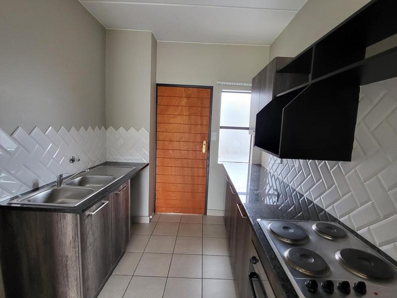 To Let 2 Bedroom Property for Rent in Waverley Gauteng