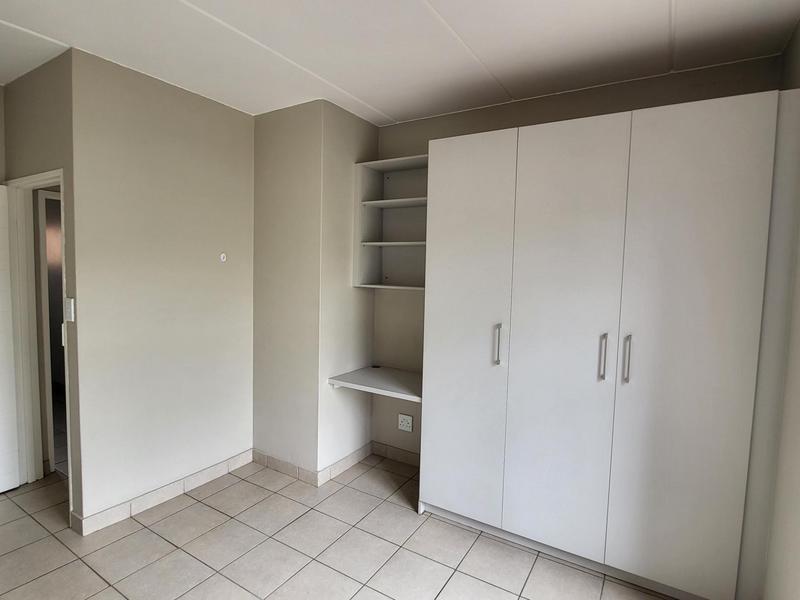 To Let 2 Bedroom Property for Rent in Waverley Gauteng