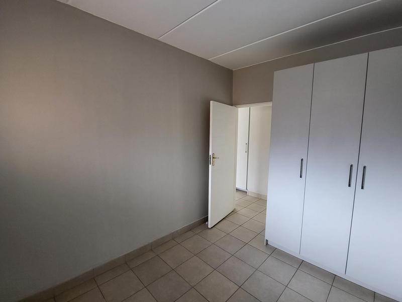 To Let 2 Bedroom Property for Rent in Waverley Gauteng