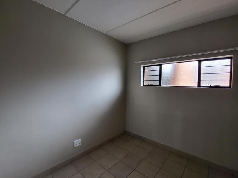 To Let 2 Bedroom Property for Rent in Waverley Gauteng