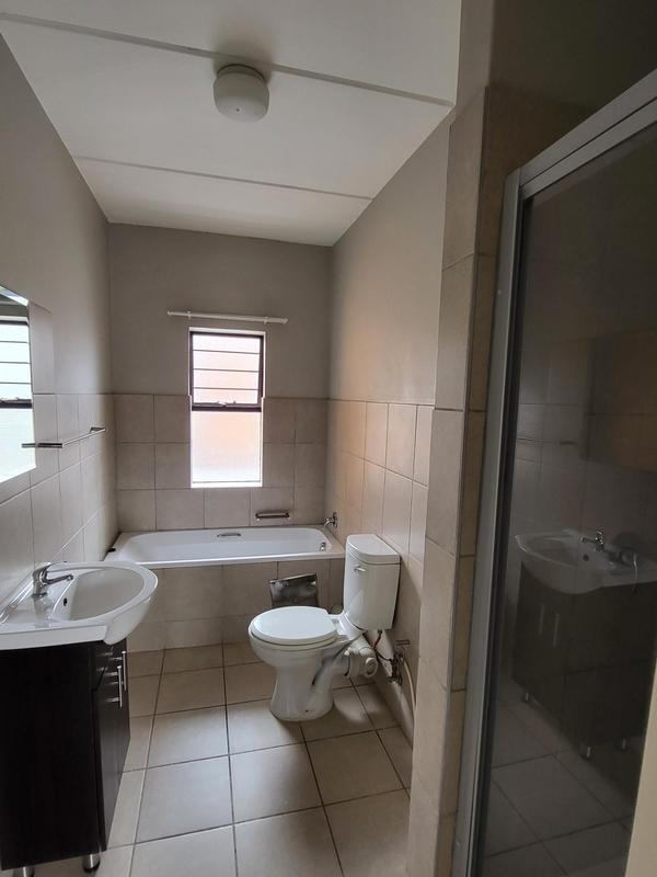 To Let 2 Bedroom Property for Rent in Waverley Gauteng