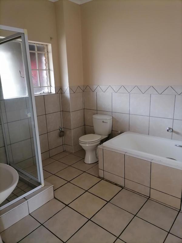 To Let 1 Bedroom Property for Rent in Amberfield Gauteng