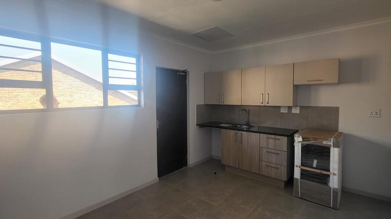 To Let 1 Bedroom Property for Rent in Grand Central Gauteng