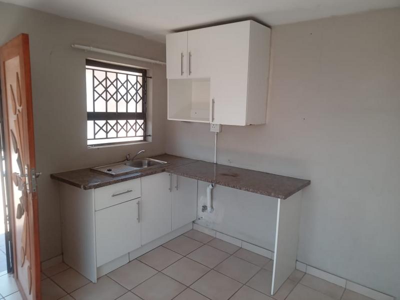 To Let 1 Bedroom Property for Rent in Birch Acres Gauteng