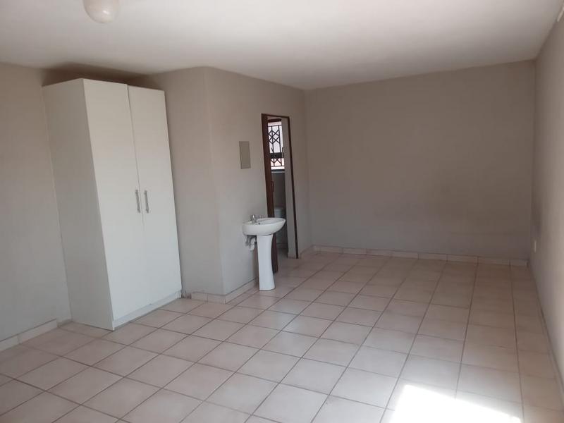 To Let 1 Bedroom Property for Rent in Birch Acres Gauteng