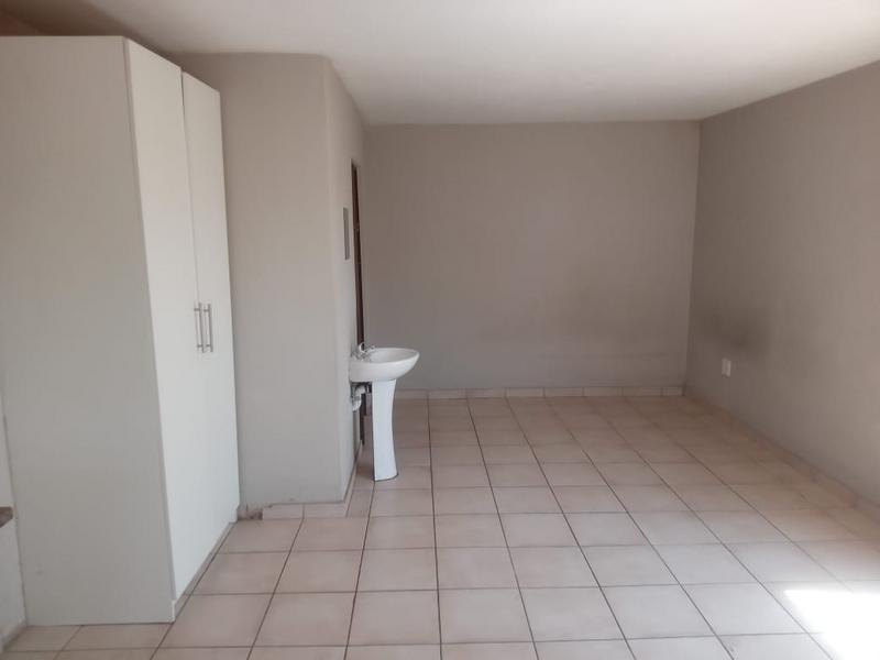 To Let 1 Bedroom Property for Rent in Birch Acres Gauteng