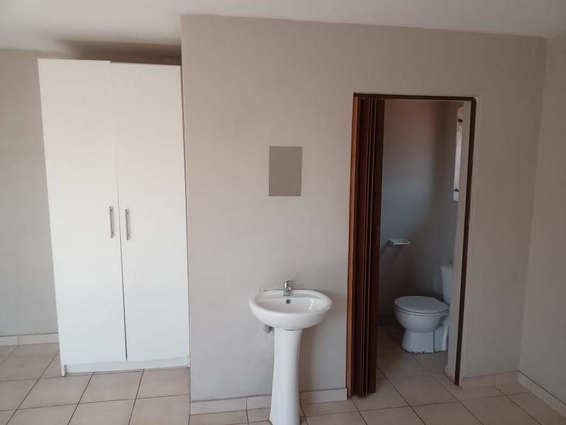 To Let 1 Bedroom Property for Rent in Birch Acres Gauteng