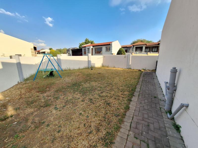 To Let 2 Bedroom Property for Rent in The Reeds Gauteng