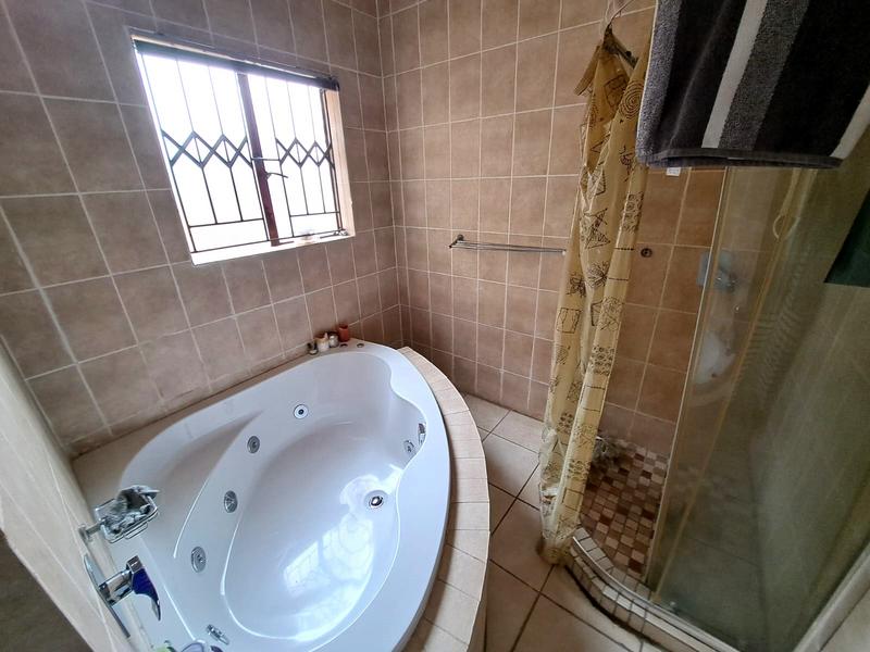 3 Bedroom Property for Sale in Heuweloord Gauteng