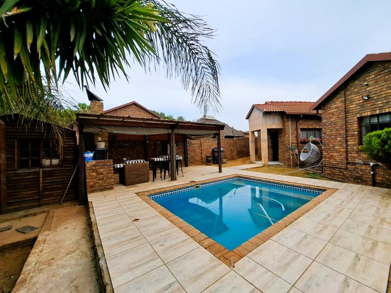 3 Bedroom Property for Sale in Heuweloord Gauteng