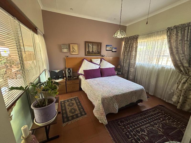 6 Bedroom Property for Sale in Rooihuiskraal Gauteng