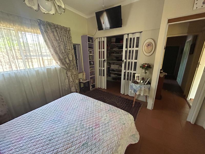 6 Bedroom Property for Sale in Rooihuiskraal Gauteng