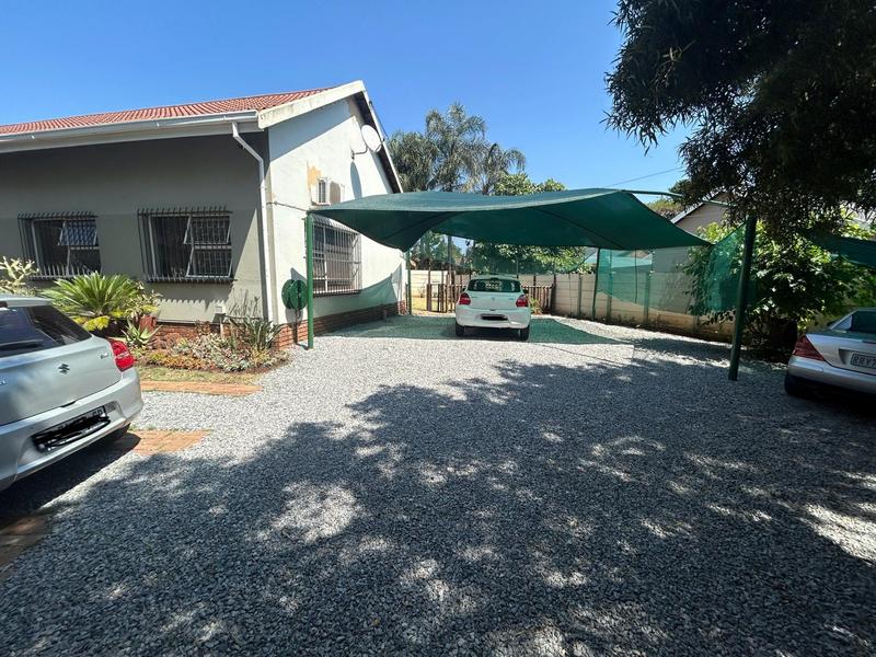 6 Bedroom Property for Sale in Rooihuiskraal Gauteng