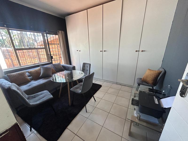 6 Bedroom Property for Sale in Rooihuiskraal Gauteng