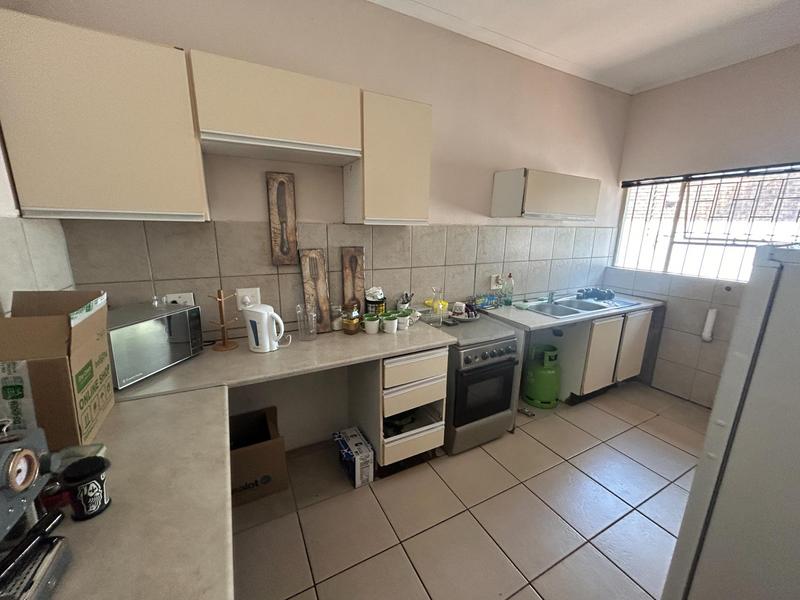 6 Bedroom Property for Sale in Rooihuiskraal Gauteng