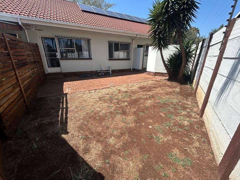 6 Bedroom Property for Sale in Rooihuiskraal Gauteng