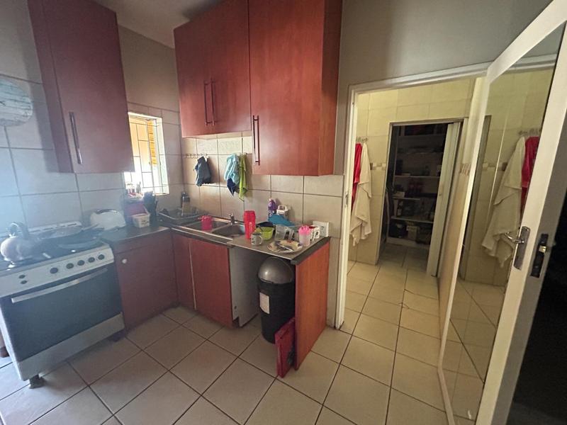 6 Bedroom Property for Sale in Rooihuiskraal Gauteng