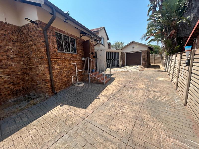 4 Bedroom Property for Sale in The Reeds Gauteng