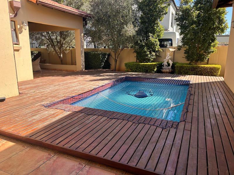 5 Bedroom Property for Sale in Monavoni Gauteng