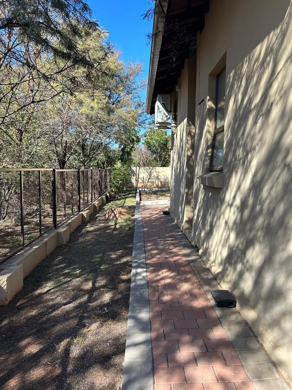 5 Bedroom Property for Sale in Monavoni Gauteng