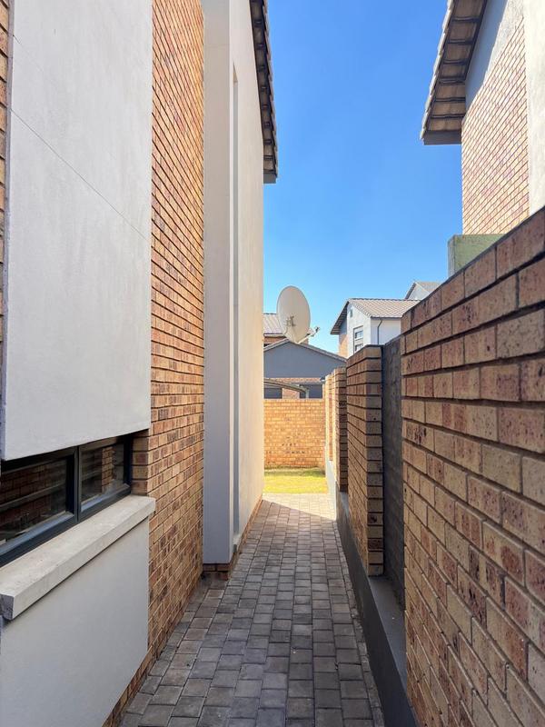 3 Bedroom Property for Sale in Amberfield Gauteng