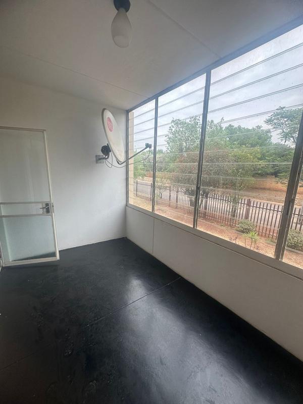 To Let 2 Bedroom Property for Rent in Florida Gauteng