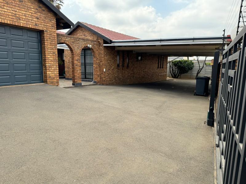 5 Bedroom Property for Sale in Sunward Park Gauteng