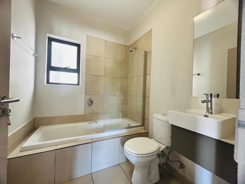 To Let 3 Bedroom Property for Rent in Broadacres Gauteng